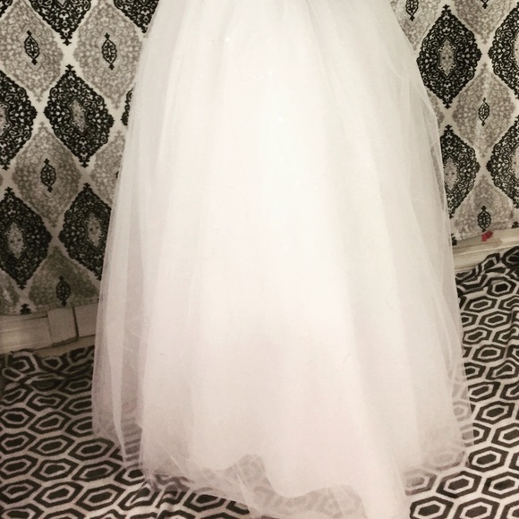 White floral sleeveless Wedding Dress - Picture 3 of 8